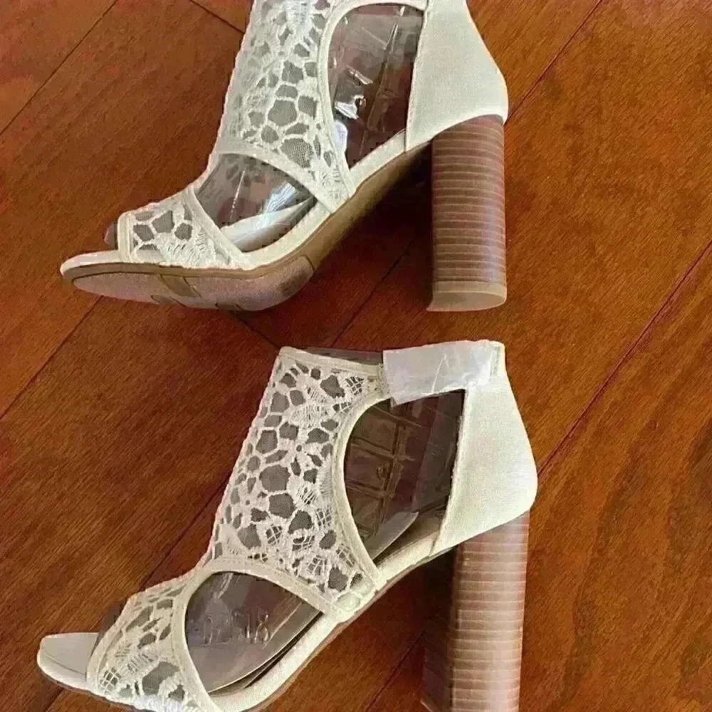 Fergalicious Maddox 3 Peep Toe Block Heels Maddox 3 Cream SIZE 6 (BRAND NEW) - Picture 11 of 16